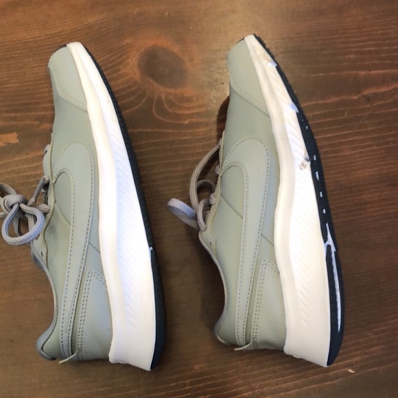 Nike Youth size 4 Gray - Picture 2 of 9